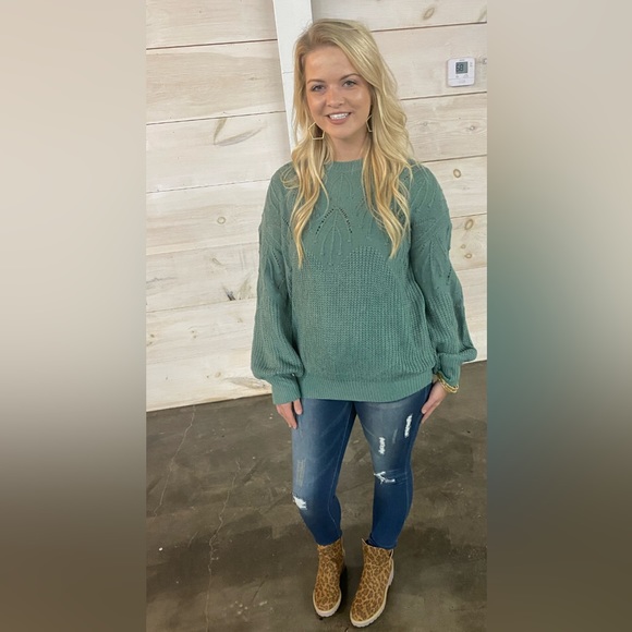 Green Sweater - Picture 1 of 3